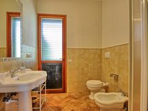 Accommodation:&nbsp;Giallo