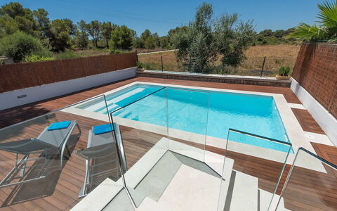 Marianne: Property, Swimming Pool, Real Estate, House, Home, Estate, Building, Residential Area, Design, Leisure