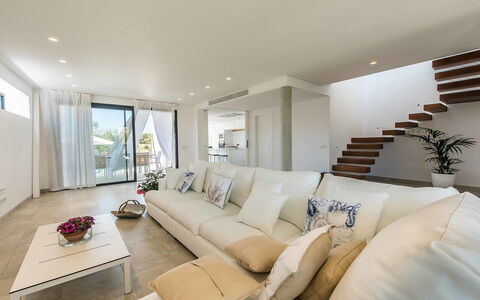 Marianne: Property, Room, Living Room, Interior Design, Furniture, White, Ceiling, Real Estate, Building, House
