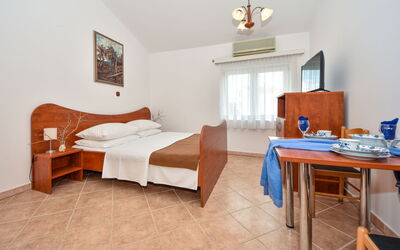 Accommodation:&nbsp;Delfin 104.11