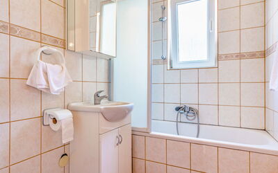 Accommodation:&nbsp;Delfin 104.10