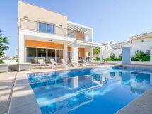 V4 Alvor 21 - 4 Bedroom Villa w Private Pool, Game