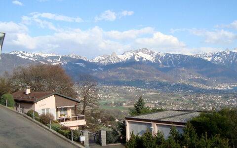 Noisette: Mountainous Landforms, Mountain, Mountain Range, Sky, Hill Station, Mountain Village, Alps, Highland, Property, Residential Area