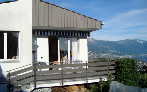 Noisette: Property, House, Building, Architecture, Home, Water, Real Estate, Roof, Cottage, Tree