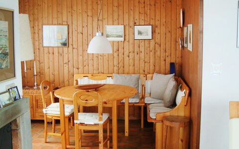 Noisette: Room, Furniture, Property, Building, Table, Interior Design, House, Floor, Dining Room, Hardwood