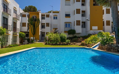 Apartamentos Pueblo Valleverde: Water, Plant, Building, Daytime, Property, Sky, Window, Azure, Swimming Pool, Tree