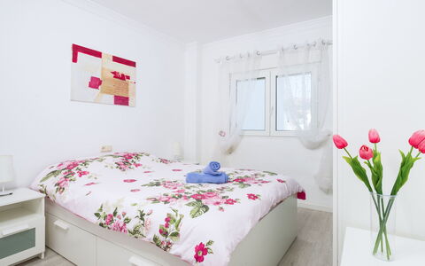 Apartamentos Pueblo Valleverde: Bedroom, Bed, Room, Furniture, Bed Sheet, Property, Bedding, Pink, Bed Frame, Interior Design