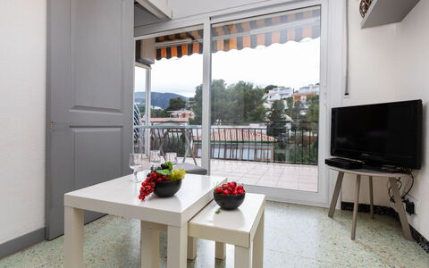 Gran Sol: Property, Furniture, Table, Plant, Building, Flower, Interior Design, Door, Living Room, Houseplant