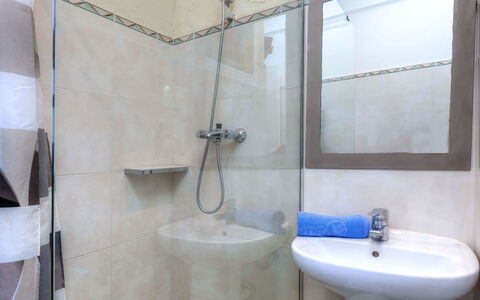 Gran Sol: Tap, Plumbing Fixture, Sink, Property, Building, Bathroom Sink, Bathroom, Shower Head, Purple