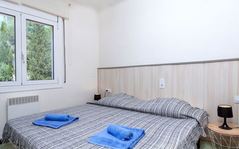 Gran Sol: Furniture, Window, Building, Comfort, Azure, Wood, Textile, Architecture, Bed Frame