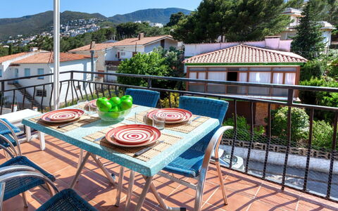 Gran Sol: Sky, Property, Plant, Building, Table, Flowerpot, Tree, Outdoor Table, Outdoor Furniture, House