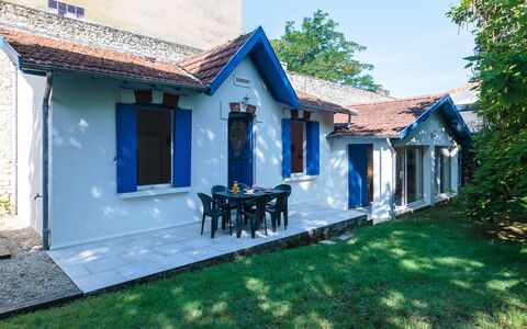 Domremy: Plant, Property, Building, Window, Sky, Azure, Architecture, Cottage, Land Lot, House