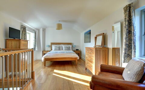 Accommodation:&nbsp;Kew 693.1