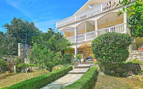 Matal: Shrub, Residential Area, Estate, Garden, Hacienda, Mansion, Villa, Balcony, Porch