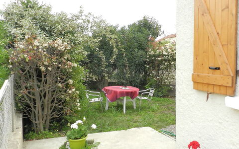 Félicité: Property, Yard, Garden, Backyard, Tree, House, Grass, Plant, Room, Flower