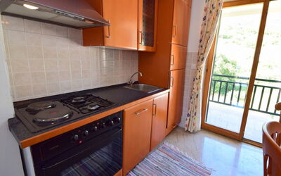 Orebić 122.5: Property, Room, Countertop, Kitchen, Kitchen Stove, Furniture, Cabinetry, Building, Floor, Major Appliance