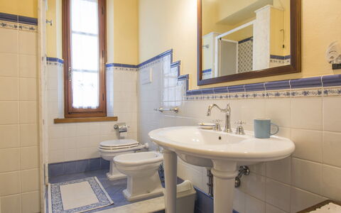 Di Vinci: Bathroom, Property, Room, Architecture, Interior Design, Building, Tile, Real Estate, Plumbing Fixture, House