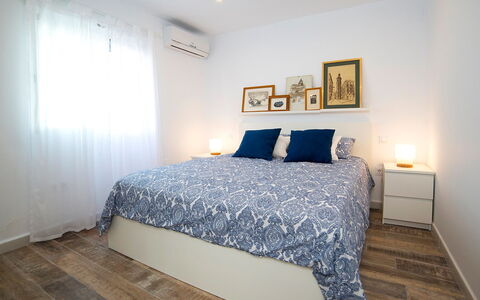 Trebol: Bedroom, Bed, Furniture, Room, Bed Sheet, Property, Bedding, Bed Frame, Interior Design, Floor