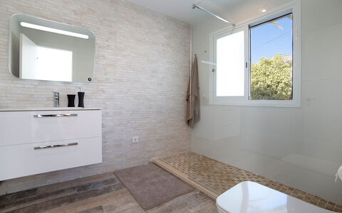 Trebol: Bathroom, Room, Property, Interior Design, Floor, Tile, Building, Furniture, Wall, Sink