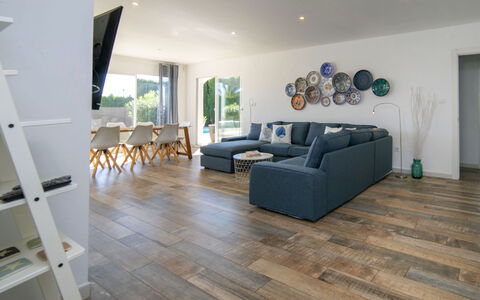 Trebol: Wood Flooring, Flooring, Floor, Interior Design, Wood, Laminate Flooring, Furniture, Living Room, Hardwood, Couch