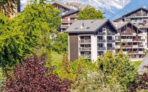 Clair Matin 20: Building, Architecture, Residential Area, Home, House, Human Settlement, Mountain Range, Apartment, Hill Station, Valley