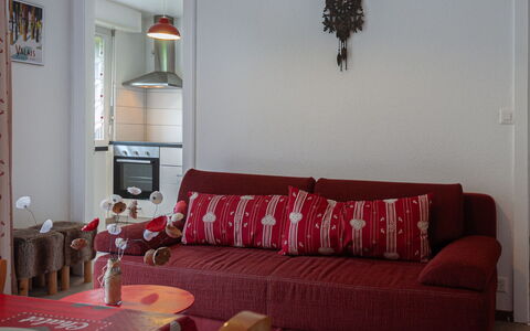 Clair Matin 20: Furniture, Couch, Property, Table, White, Building, Decoration, Wood, Interior Design, Living Room