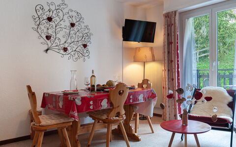 Clair Matin 20: Furniture, Table, Property, Decoration, Chair, Window, Textile, Wood, Interior Design, Flooring