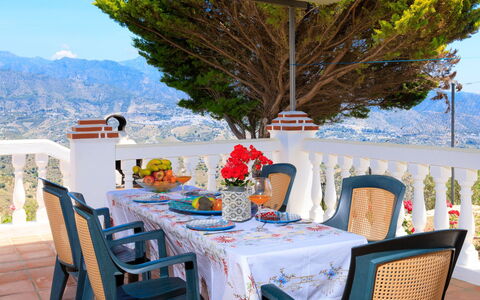 Villa Montemar: Property, Table, Room, Restaurant, Tablecloth, Furniture, Vacation, Building, House, Interior Design