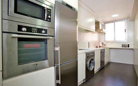 Gabriel 01: Kitchen Appliance, Home Appliance, Floor, Cabinetry, Flooring, Major Appliance, Building, House, Gas