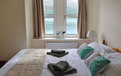 Dunan: Property, Building, Window, Comfort, Wood, Textile, Interior Design, Curtain, House, Floor