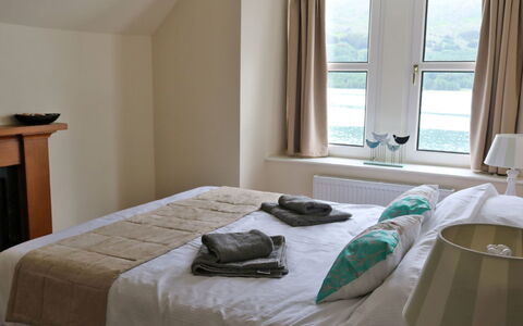 Dunan: Furniture, Comfort, Window, Wood, Building, Architecture, Interior Design, Flooring, Floor