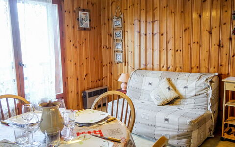 Saint Gervais 450: Room, Property, Furniture, Building, Interior Design, House, Table, Real Estate, Wood, Living Room