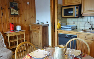 Accommodation:&nbsp;La Pointe des Aravis 4 450.4