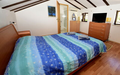 Villa Palma: Furniture, Building, Property, Comfort, Azure, Wood, Bed Frame, Bed, Interior Design, House