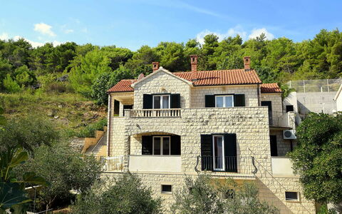 Villa Bay View: Property, House, Home, Architecture, Building, Residential Area, Real Estate, Estate, Tree, Mansion