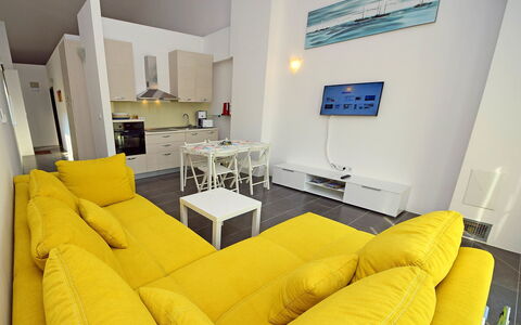 Accommodation:&nbsp;Molo Lozna 104.2