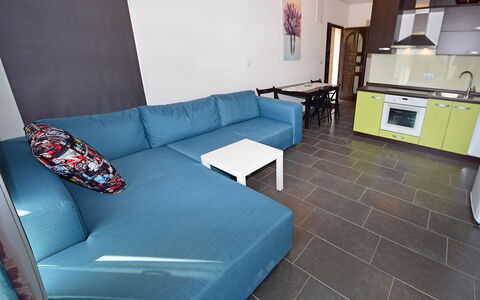 Accommodation:&nbsp;Molo Lozna 104.6