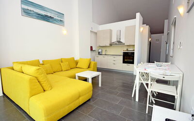 Accommodation:&nbsp;Molo Lozna 104.1