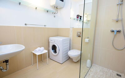 Accommodation:&nbsp;Molo Lozna 104.2