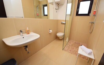 Accommodation:&nbsp;Molo Lozna 104.3