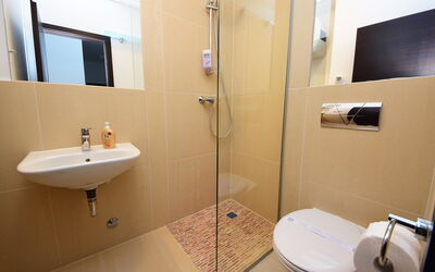 Accommodation:&nbsp;Molo Lozna 104.3