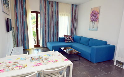Accommodation:&nbsp;Molo Lozna 104.3