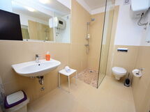 Accommodation:&nbsp;Molo Lozna 104.6