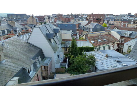 Le Plazza: Building, Window, Sky, House, Urban Design, Condominium, Residential Area, Neighbourhood, Landscape, Real Estate