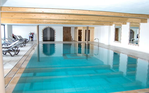 Nendaz 681: Water, Swimming Pool, Azure, Building, Floor, Sky, Leisure, Real Estate, Composite Material, Shade