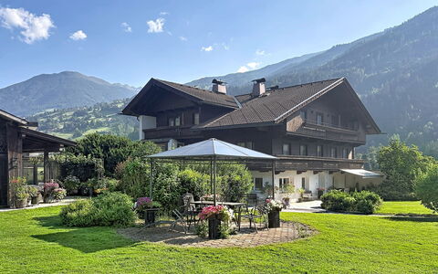 Aschau im Zillertal 495: House, Home, Roof, Land Lot, Cottage, Estate, Garden, Groundcover, Lawn