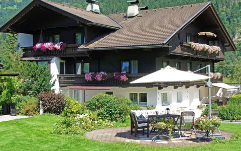 Aschau im Zillertal 495: Plant, Building, Property, Window, House, Tree, Grass, Cottage, Roof, Residential Area