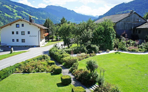 Aschau im Zillertal 495: Natural Landscape, Property, Mountainous Landforms, Mountain, Mountain Range, Mountain Village, House, Grass, Lawn, Home