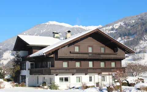 Aschau im Zillertal 495: Sky, Snow, Mountain, Building, Plant, Window, House, Tree, Slope, Roof