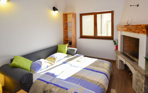 Ante: Bedroom, Bed, Room, Furniture, Property, Bed Sheet, Bed Frame, Bedding, Wall, Building
